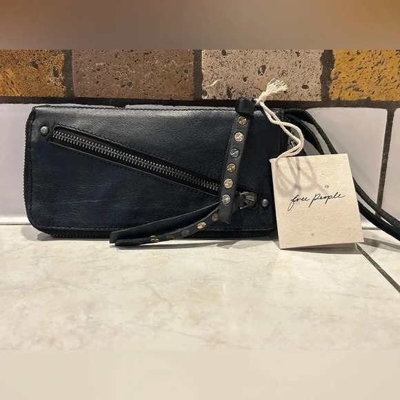 FREE PEOPLE Black Distressed Leather Wristlet Wallet. Brand new with tags - Picture 4 of 11